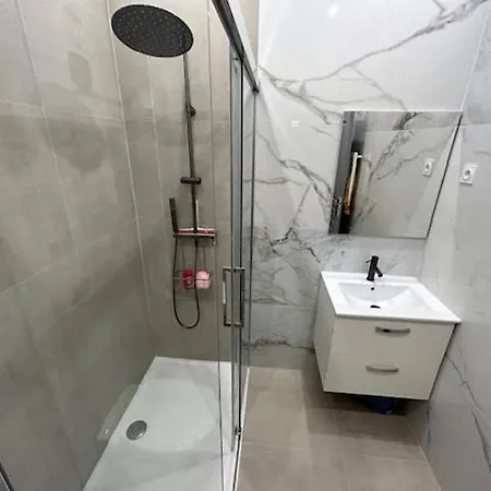 Au Coeur Du Vieux Nice, Superbe Refait A Neuf نيس